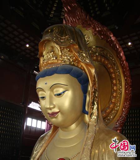 В Чунъюаньсы установлена самая высокая в Китае статуя богини Гуаньинь, находящаяся внутри помещения.