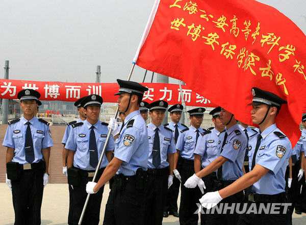 В парке павильонов ?ЭКСПО-2010? в Шанхае появился первый отряд полицейских 