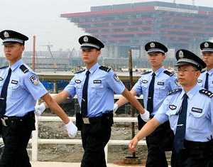 В парке павильонов ?ЭКСПО-2010? в Шанхае появился первый отряд полицейских