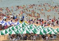 15 тыс. туристов на пляже в Ляньюньгане