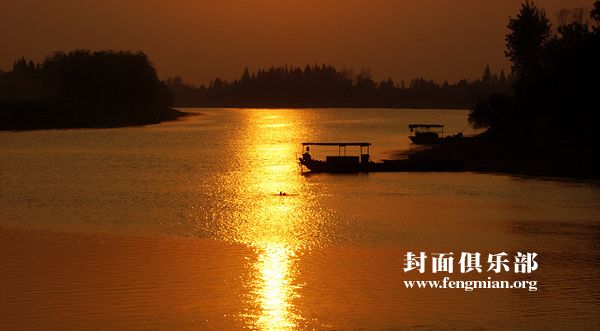 Красивый закат над рекой Цинъе 1