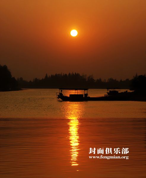 Красивый закат над рекой Цинъе 3