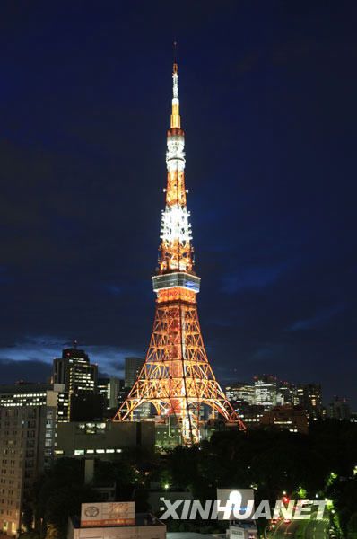Цветочные лампы «прохладного типа» зажглись на Токийской башне 2