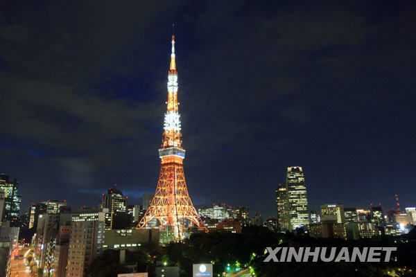 Цветочные лампы «прохладного типа» зажглись на Токийской башне 3