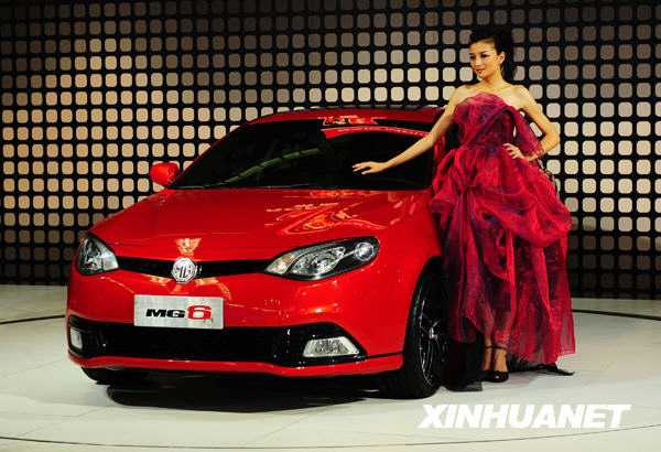 Красивые модели на Международной ярмарке автомобильной промышленности в г. Шэньян