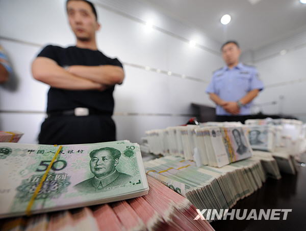 Пекин раскрыл крупное дело по изготовлению фальшивых денег 