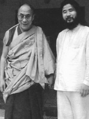 Далай Лама и Шоко Асахара