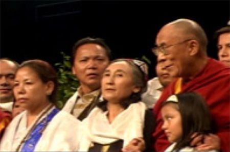19 марта 2008 года, Далай Лама и Ребия Кадир в спортивном центре ?MIC? в Вашингтоне.