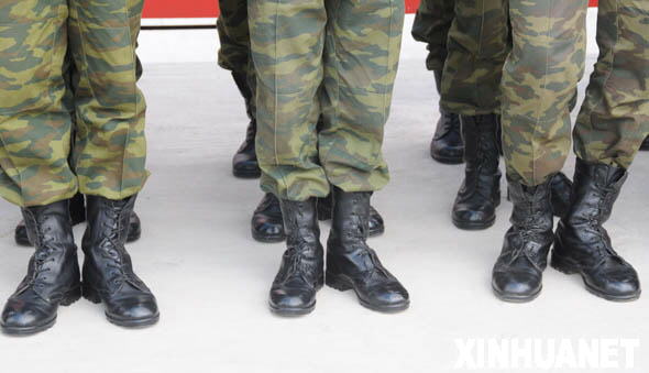 Российские войска прибывают в Китай для участия в совместных военных учениях 'Мирная миссия-2009'