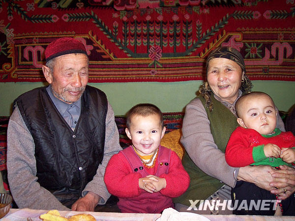 Уйгурская мать и ее 19 сыновей и дочерей 4 национальностей