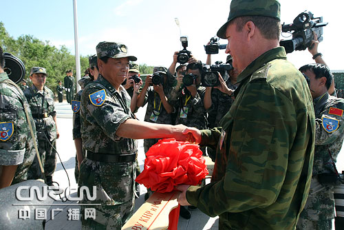 15 июля состоялась церемония официального открытия военного лагеря «Мирная миссия-2009».