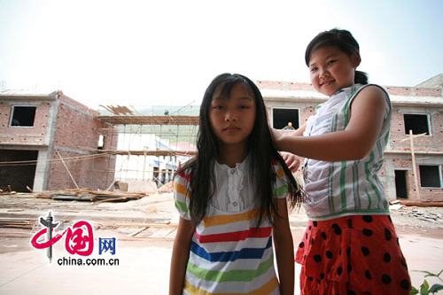 Дети из районов провинции Сычуань, пострадавших от прошлогоднего землетрясения, весело проводят летние каникулы