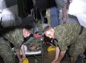 Китайские и российские солдаты приложили совместные усилия для ликвидации последствий бури в полевом лагере