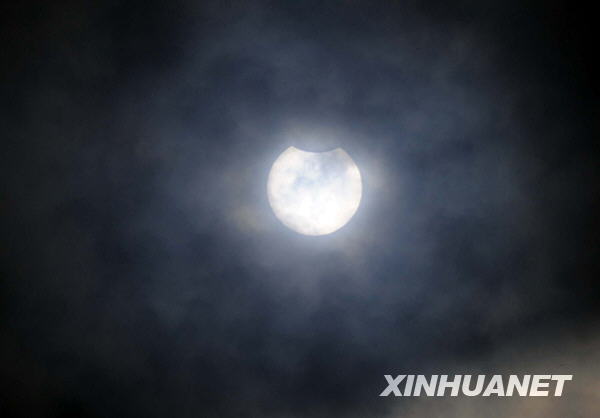 Замечательные фотографии солнечного затмения в разных местах Китая
