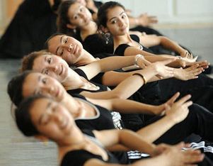 Синьцзянские песни и танцы, посвященные 60-летней годовщине со дня образования КНР