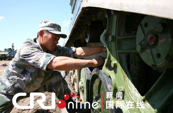 Посещение расположения китайской артиллерии и транспортных средств в рамках военных учений «Мирная миссия - 2009»2