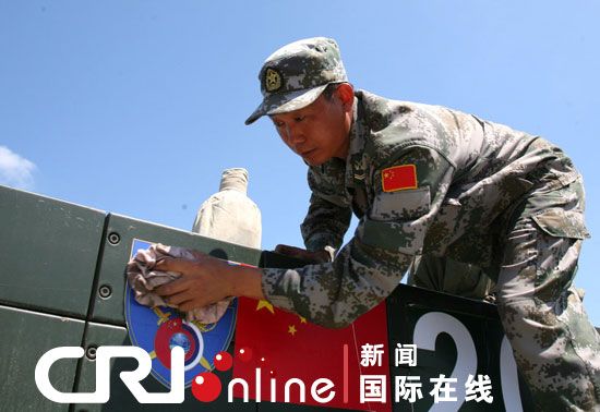 Посещение расположения китайской артиллерии и транспортных средств в рамках военных учений «Мирная миссия - 2009»3
