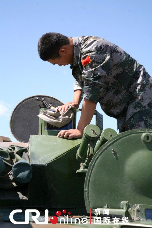 Посещение расположения китайской артиллерии и транспортных средств в рамках военных учений «Мирная миссия - 2009»5