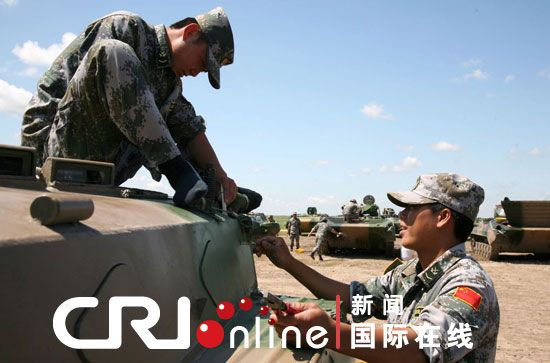 Посещение расположения китайской артиллерии и транспортных средств в рамках военных учений «Мирная миссия - 2009»6