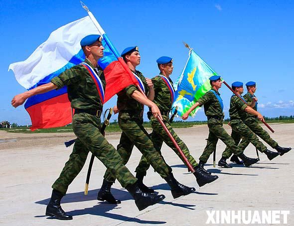 Российские солдаты провели строевые занятия в рамках совместных военных учений «Мирная миссия - 2009»4