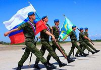 Российские солдаты провели строевые занятия в рамках совместных военных учений «Мирная миссия - 2009»
