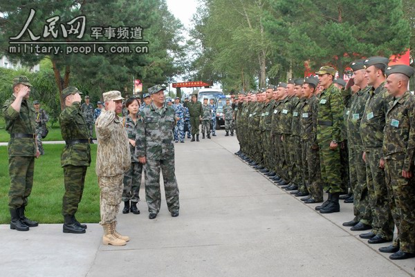 Начальники генштабов вооруженных сил Китая и России провели смотр войск ВВС
