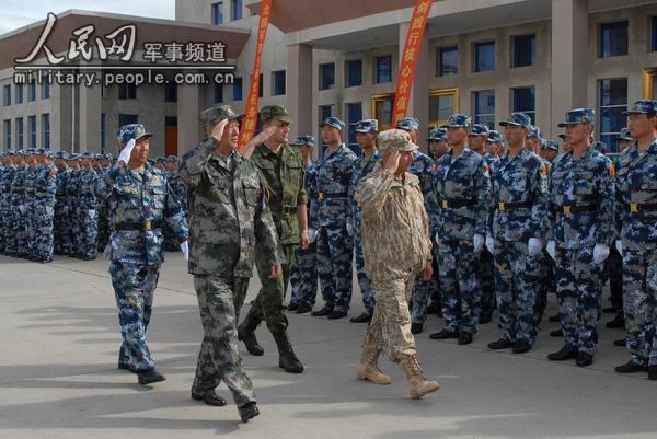 Начальники генштабов вооруженных сил Китая и России провели смотр войск ВВС