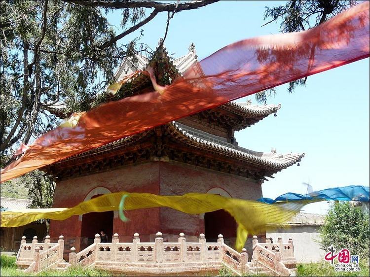 Храм Цюйтань –построенный в китайском стиле храм тибетского буддизма