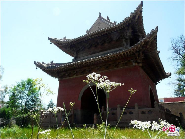 Храм Цюйтань –построенный в китайском стиле храм тибетского буддизма