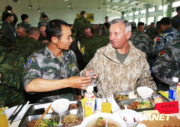 Начальники генштабов Китая и России посетили совместные военные учения «Мирная миссия - 2009» 12