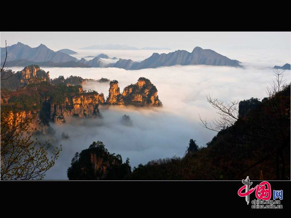 Величественные горы Тяньцзышань в г. Чжанцзяцзе провинции Хунань