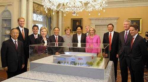 4 спецпредставителя КНР и США присутствовали на презентации макета американского павильона, созданного для 'ЭКСПО-2010'