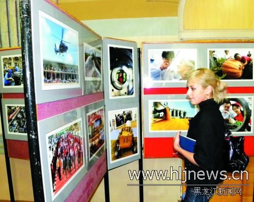 В России проведена Фотовыставка о дружественных обменах между Китаем и Россией 
