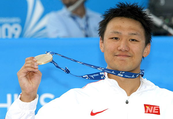 Китаец Чжан Линь побил мировой рекорд и завоевал 'золото' на чемпионате мира по водным видам спорта в Риме в 800 м плавании вольным стилем