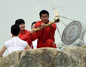 На вершине гор Тайшань состоялась церемония зажжения огня 11-й Всекитайской спартакиады