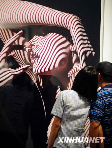 В городе Гуанчжоу состоялась выставка художественных произведений под названием «Необычные художественные фигуры «Martell»»
