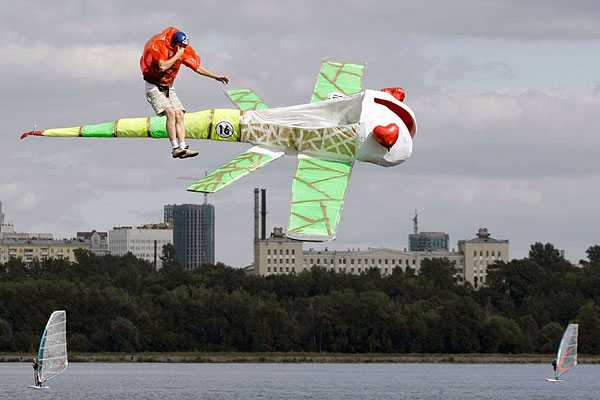 Соревнования по полетам на самодельных летательных аппаратах в Москве 