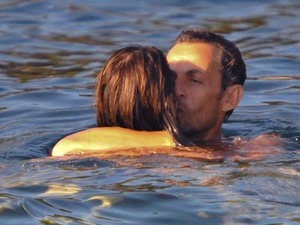 Фотографии целующихся Николя Саркози и Карлы Бруни