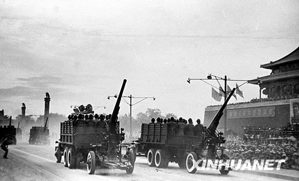 Редкие снимки военного парада в 1949 году 