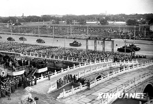 Редкие снимки военного парада в 1949 году 