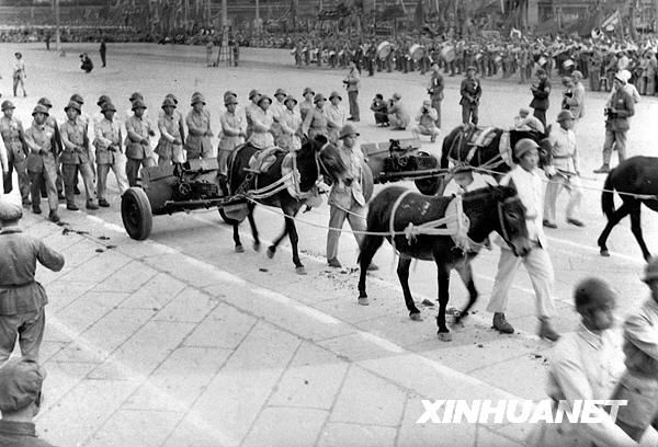 Редкие снимки военного парада в 1949 году 