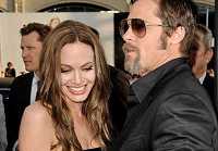Брэд Питт и Анджелина Джоли демонстрируют нежную любовь