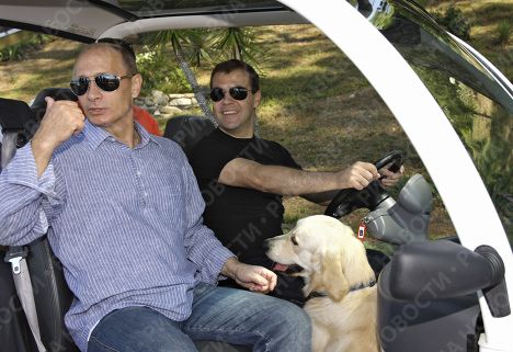 Д. Медведев и В. Путин вместе провели конец недели в резиденции 6