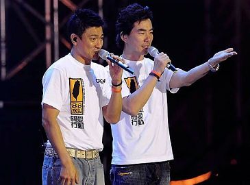 Звезды шоу-бизнеса Китая совместно участвовали в концерте по сбору средств для пострадавших от тайфуна районов провинции Тайвань