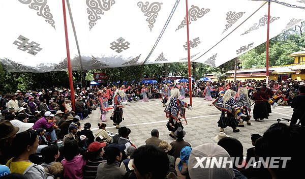 В Лхасе открылся традиционный праздник Сюедунь 5