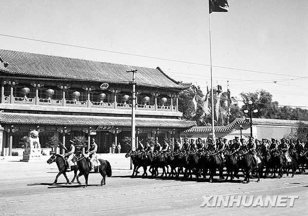 Впервые опубликованы фотографии военного парада 1952 года 