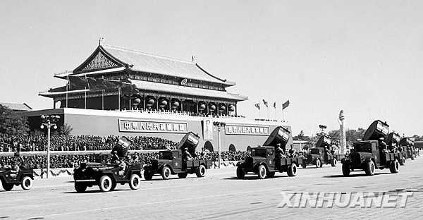 Впервые опубликованы фотографии военного парада 1952 года 