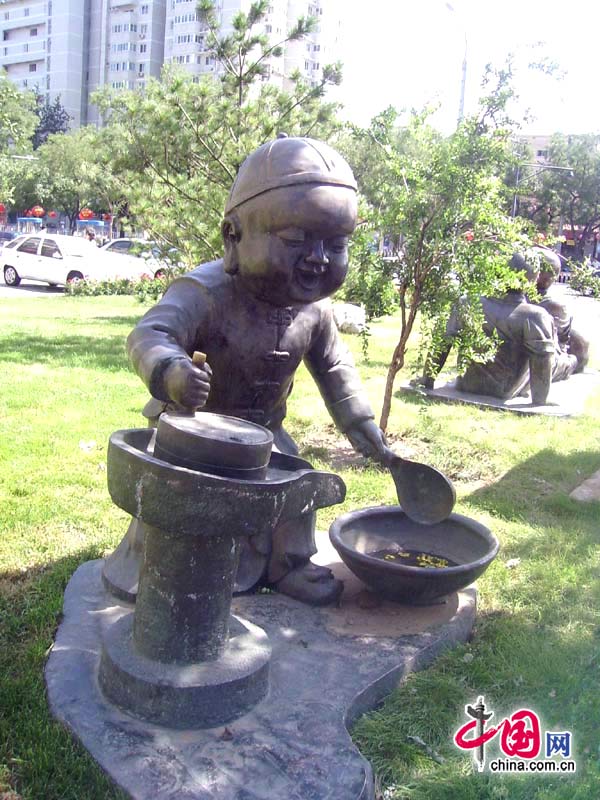 Интересные скульптуры на улицах Пекина