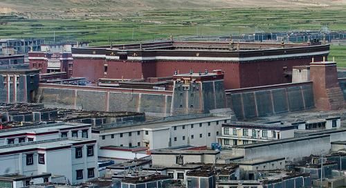 Официально завершена реализация проекта по реставрации трех важных культурных памятников Тибета 8