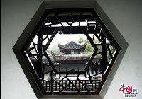 Древняя академия Юелу расположена у подножия гор Юелу города Чанша провинции Хунань. Это одна из четырех древних академий Китая. Первоначально она обычной школой, построенной в 958 году. В 976 году чиновник из города Таньчжоу Чжу Дун на ее основе создал академию Юелу.